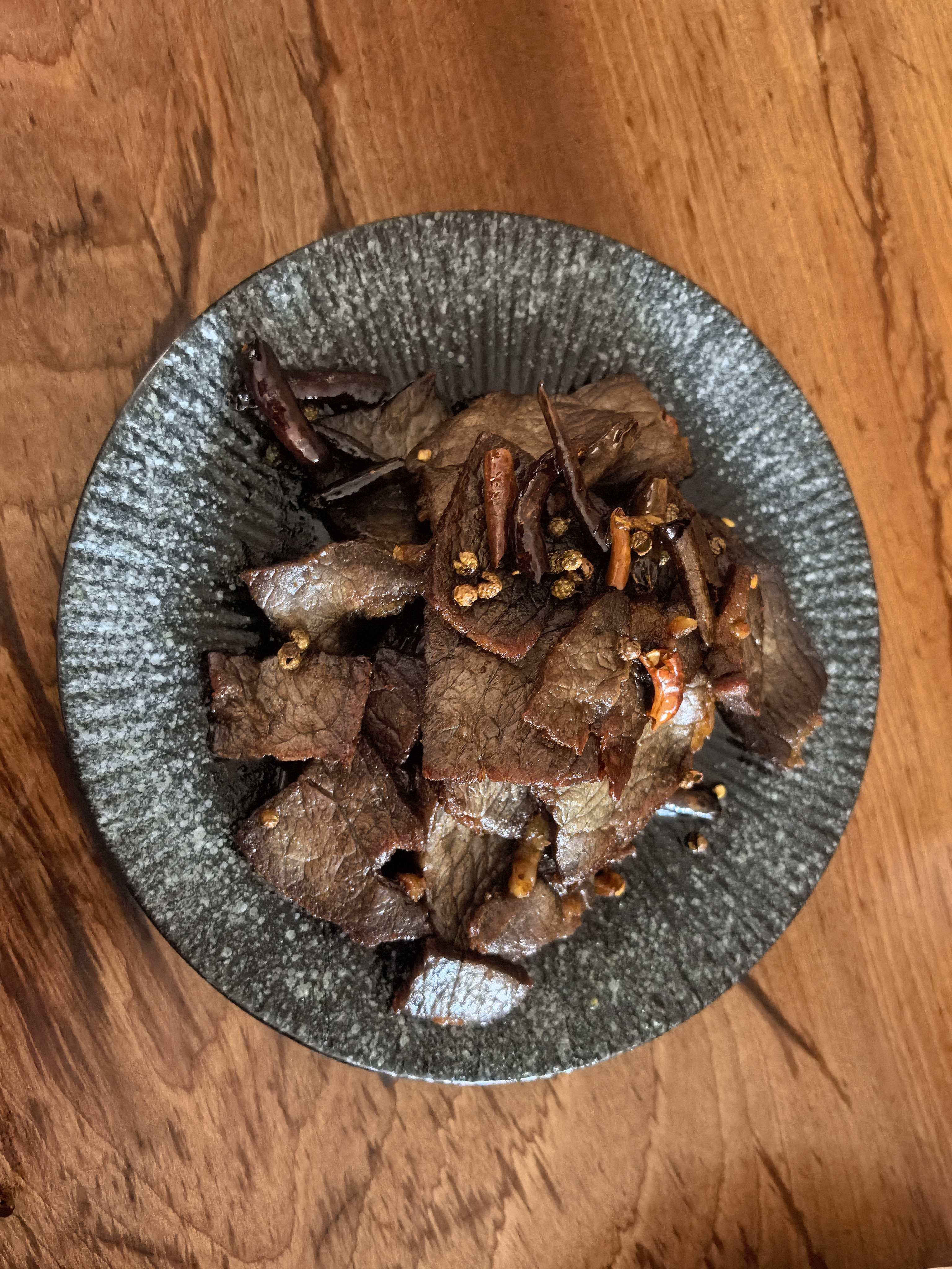 烘干干巴芝麻牛肉脆